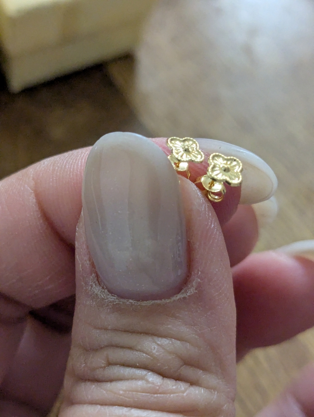 18k SD Gold Stud Flower Earrings 💯 Real Gold Pawnable LW Only - Picture 3 of 3